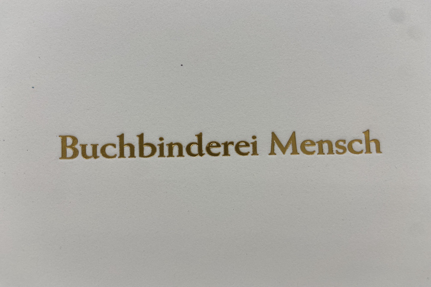 Schrift mit Füßchen Gold