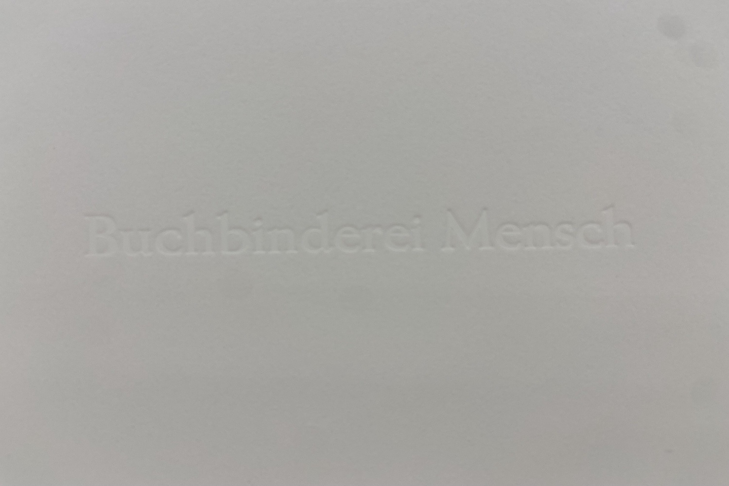 Schrift mit Füßchen Weiß